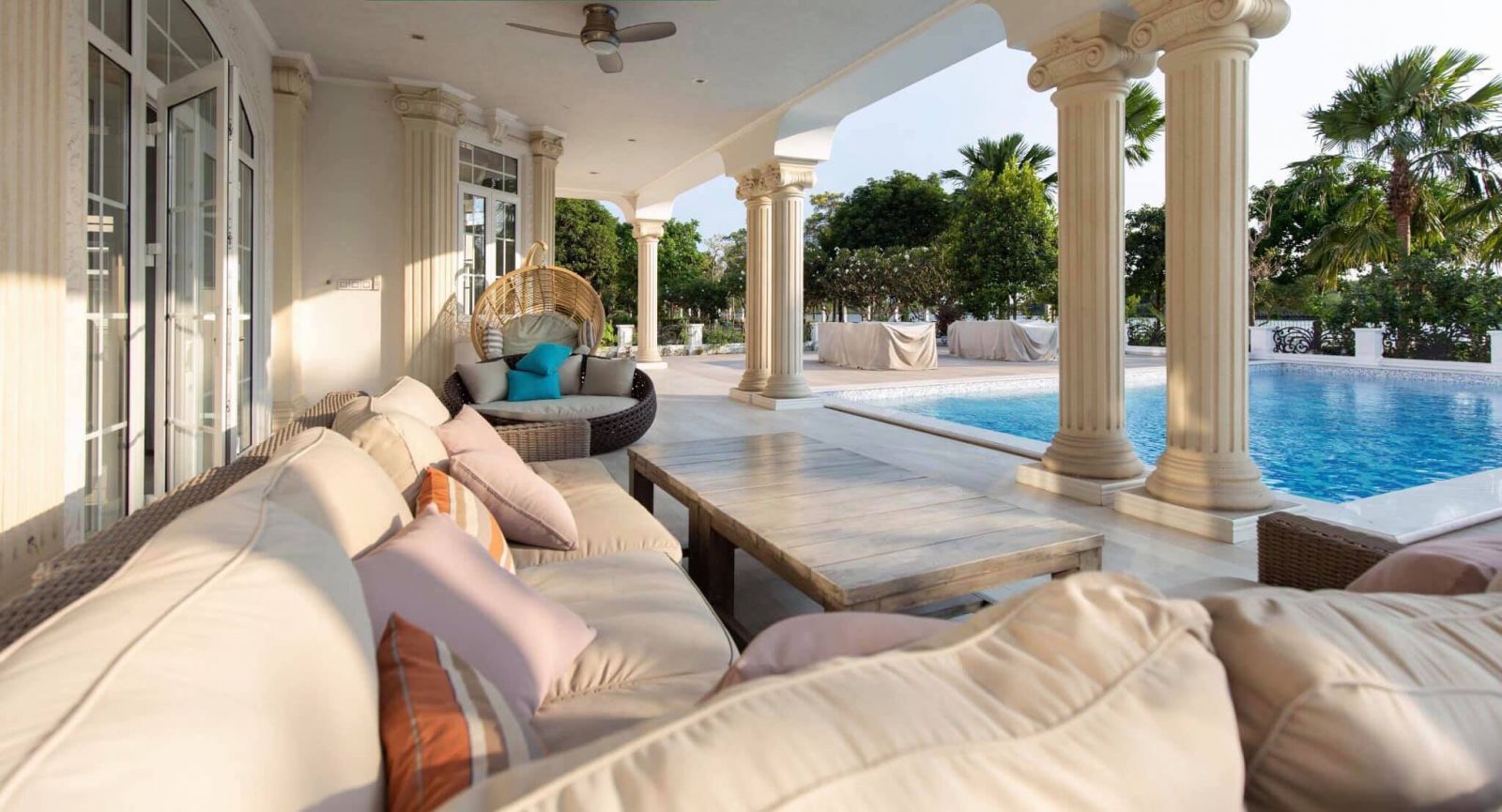 Kiến Trúc Phục Hưng Trong Siêu Dinh Thự Chateau 1000m2