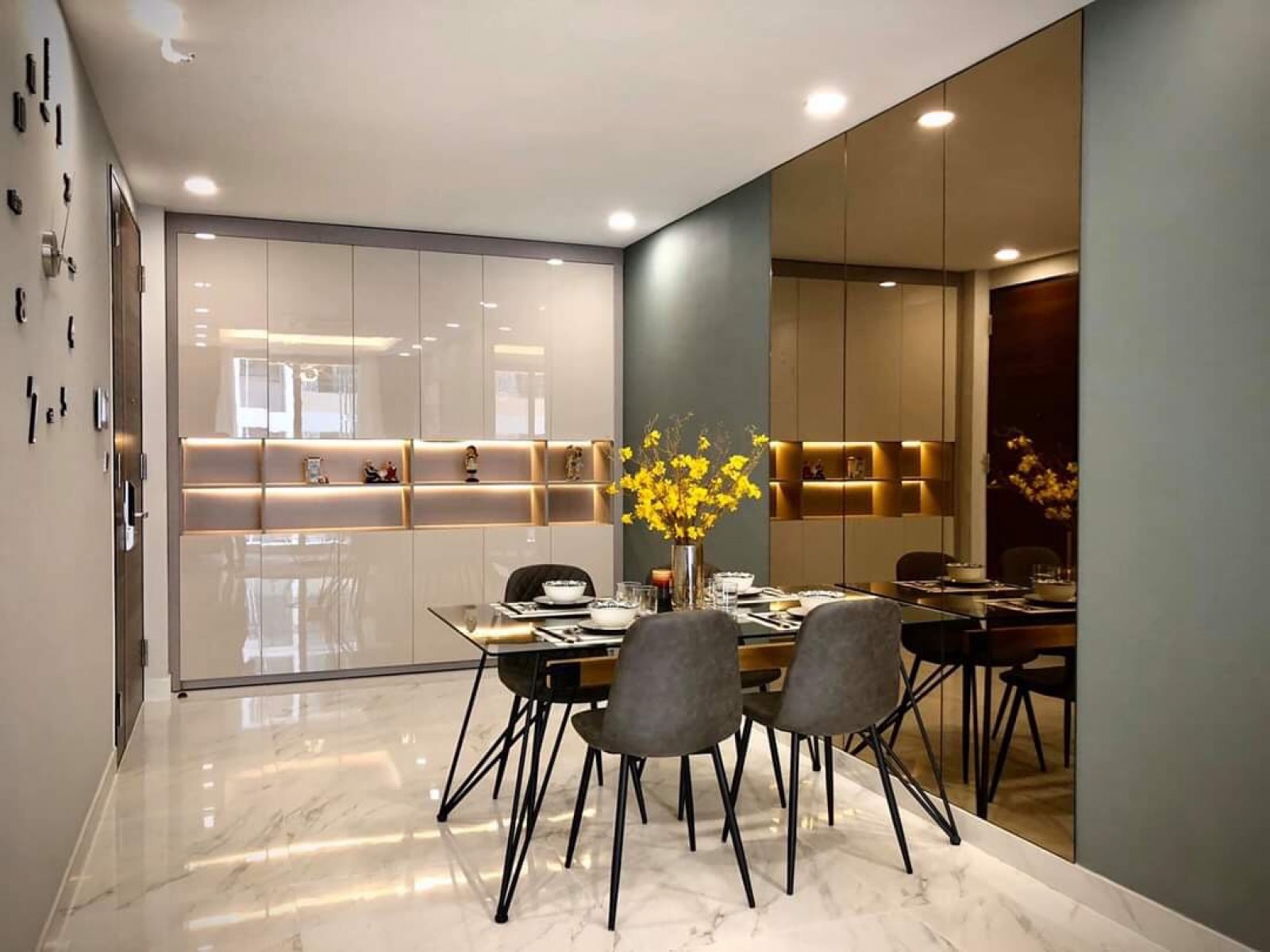 Gia đình cho thuê căn hộ Scenic Valley - Pmh giá 14 triệu/tháng, dt 77m2 view hồ bơi - 2560