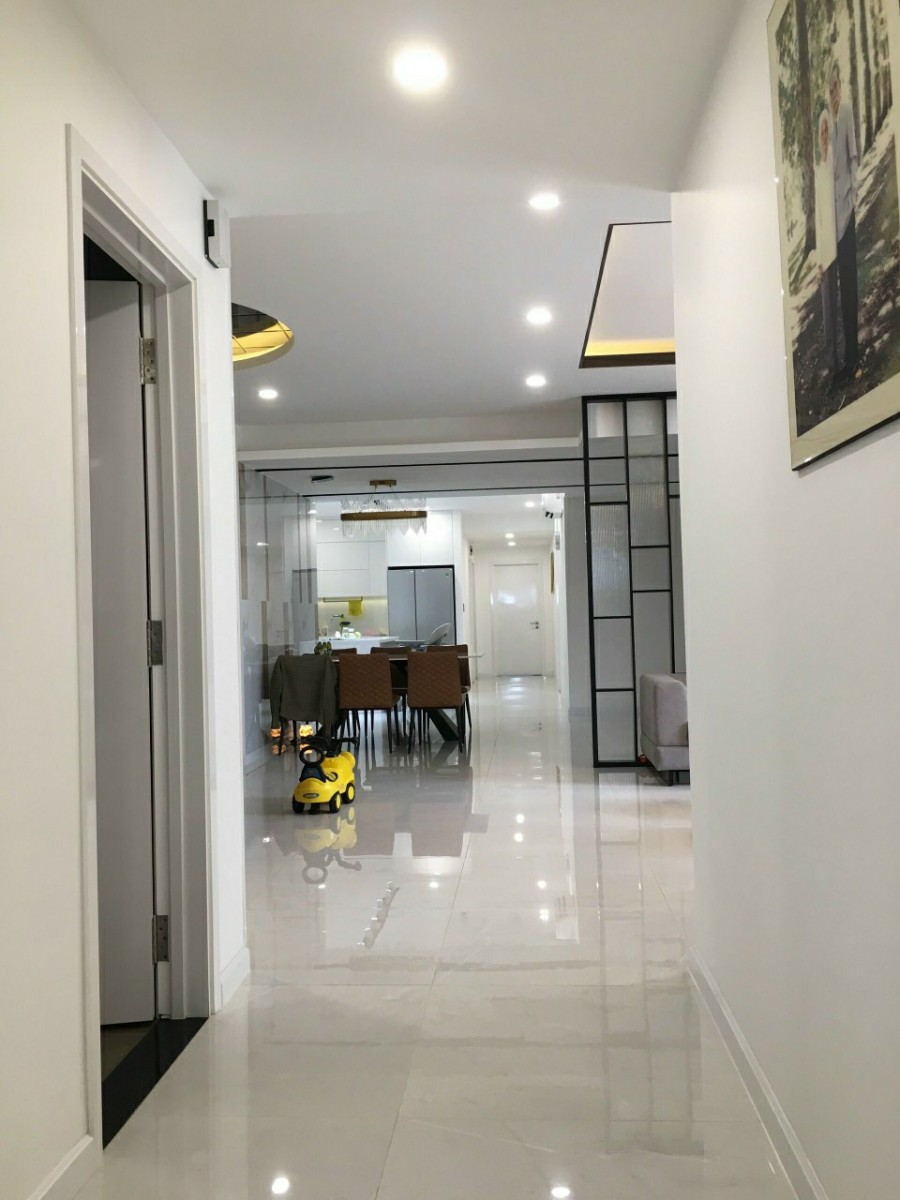 Cần tiền bán gấp căn hộ Riverpark Residence Phú Mỹ Hưng, quận 7,diên tích :123m2 giá tốt: 6.2 tỷ.