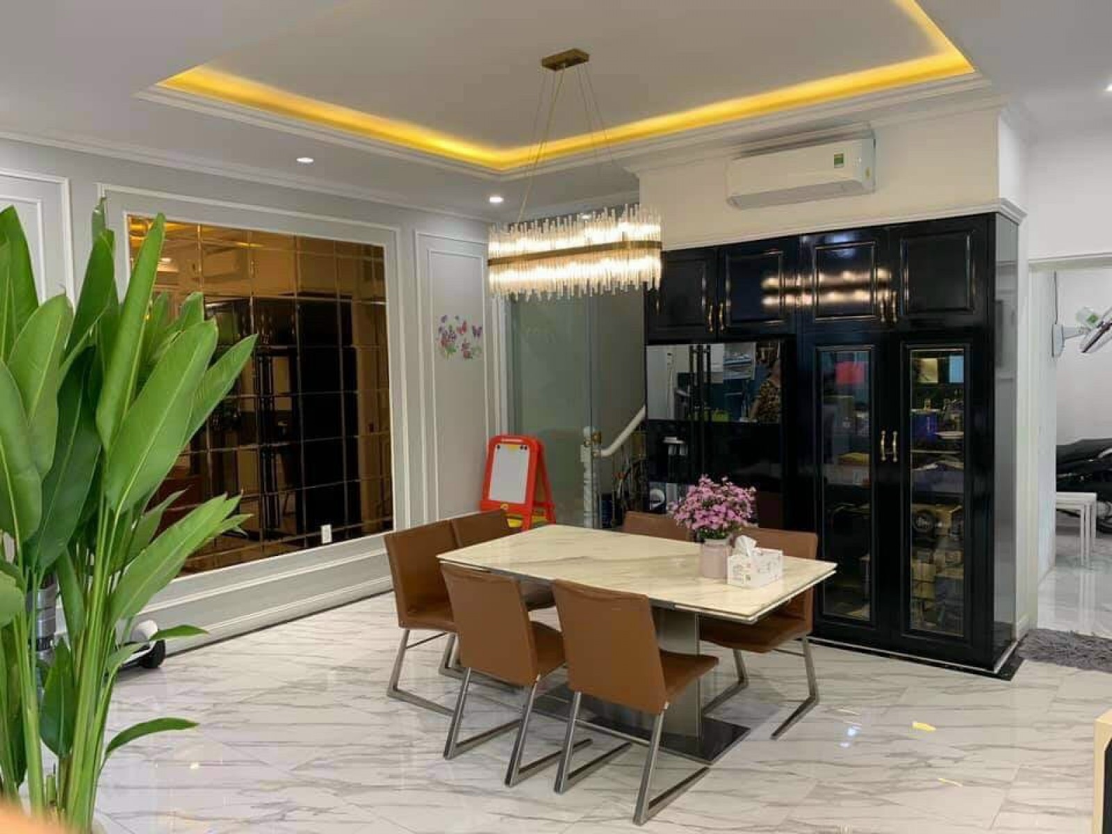 Cho thuê căn góc biệt thự có sân vườn rộng 256m2 Mỹ Phú 1, Phú Mỹ Hưng - 5740