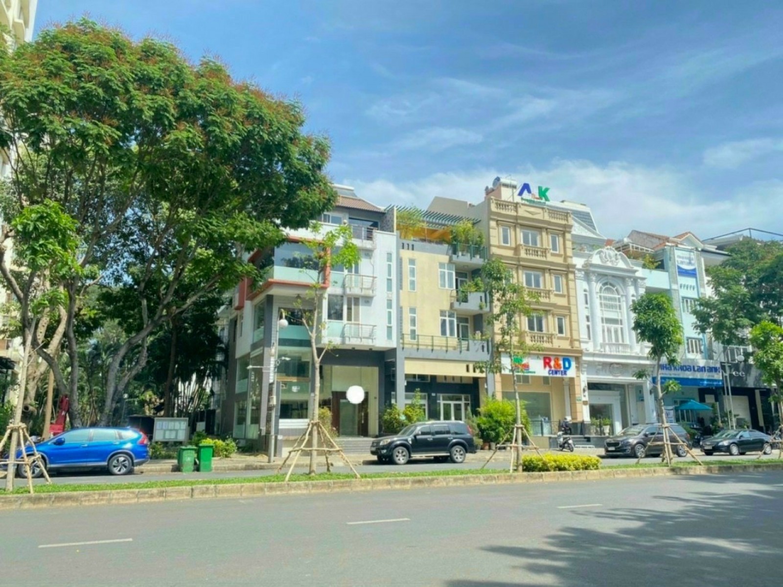 Bán căn nhà phố mặt tiền đường đôi Hà Huy Tập (40m) sát Nguyễn Đức Cảnh, vị đắc địa, PMH, Q7