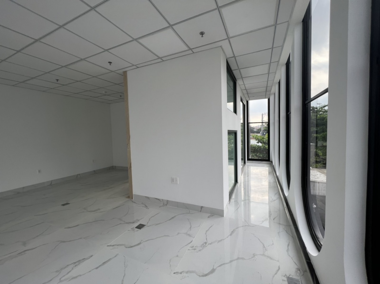Chính chủ cho thuê nguyên toà nhà góc đường D1 khu Him Lam, p.Tân Hưng, Quận 7. - 6043