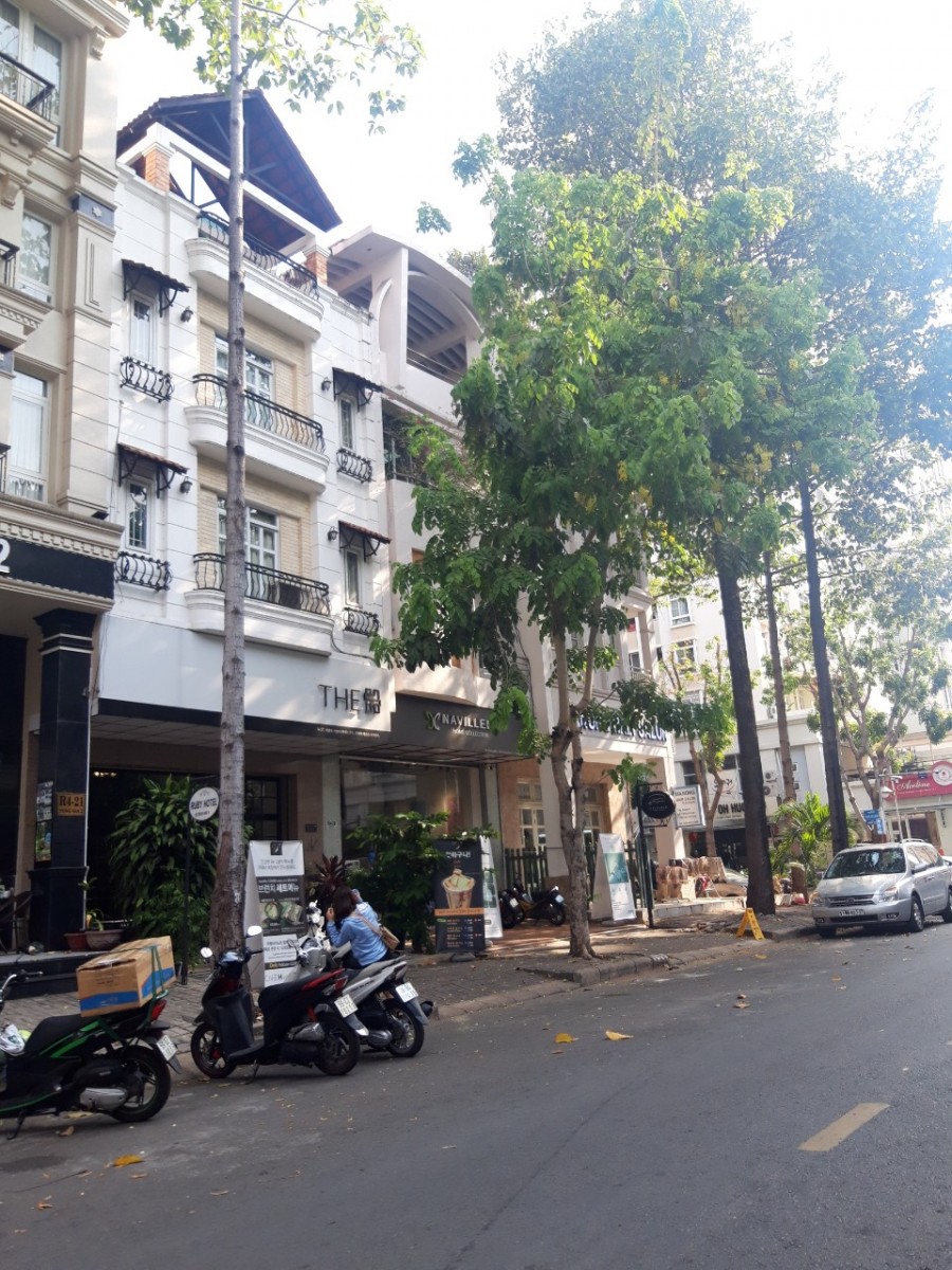 Cho thuê nhà phố kinh doanh mặt tiền đường Nguyễn Văn Linh, khu Mỹ Toàn 3, Phú Mỹ Hưng, Quận 7 vị trí đẹp phù hợp làm văn phòng LH: 0902857558 THANH PHONG.
