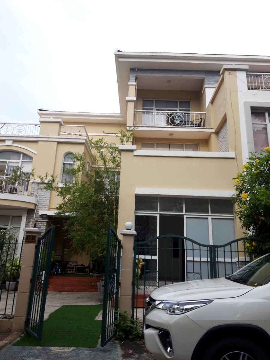 Cho thuê biệt thự Mỹ Thái 1, gần trường Canada, DT: 126m2, 4PN, 2WC giá: 30 triệu/tháng  LH: 0902857558 THANH PHONG.