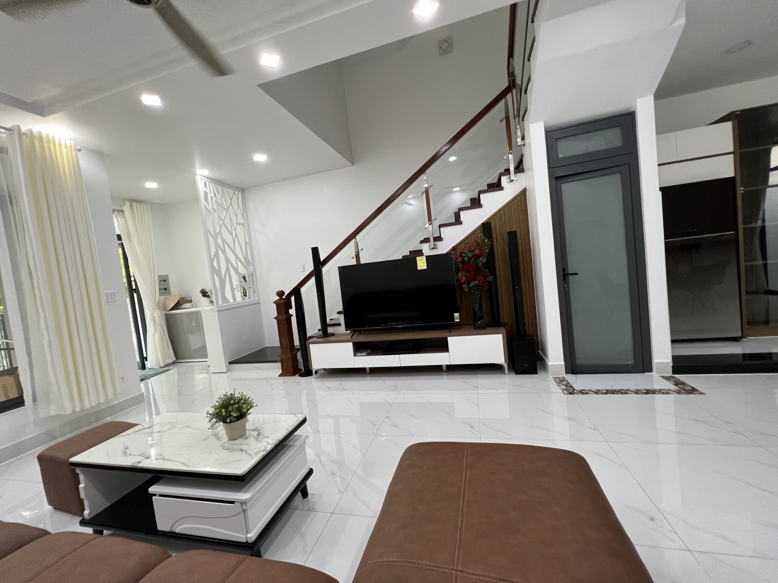 ê biệt thự Lavila Nhà Bè, 4PN, 1PK, 4wc, full nội thất, 26 triệu/tháng.