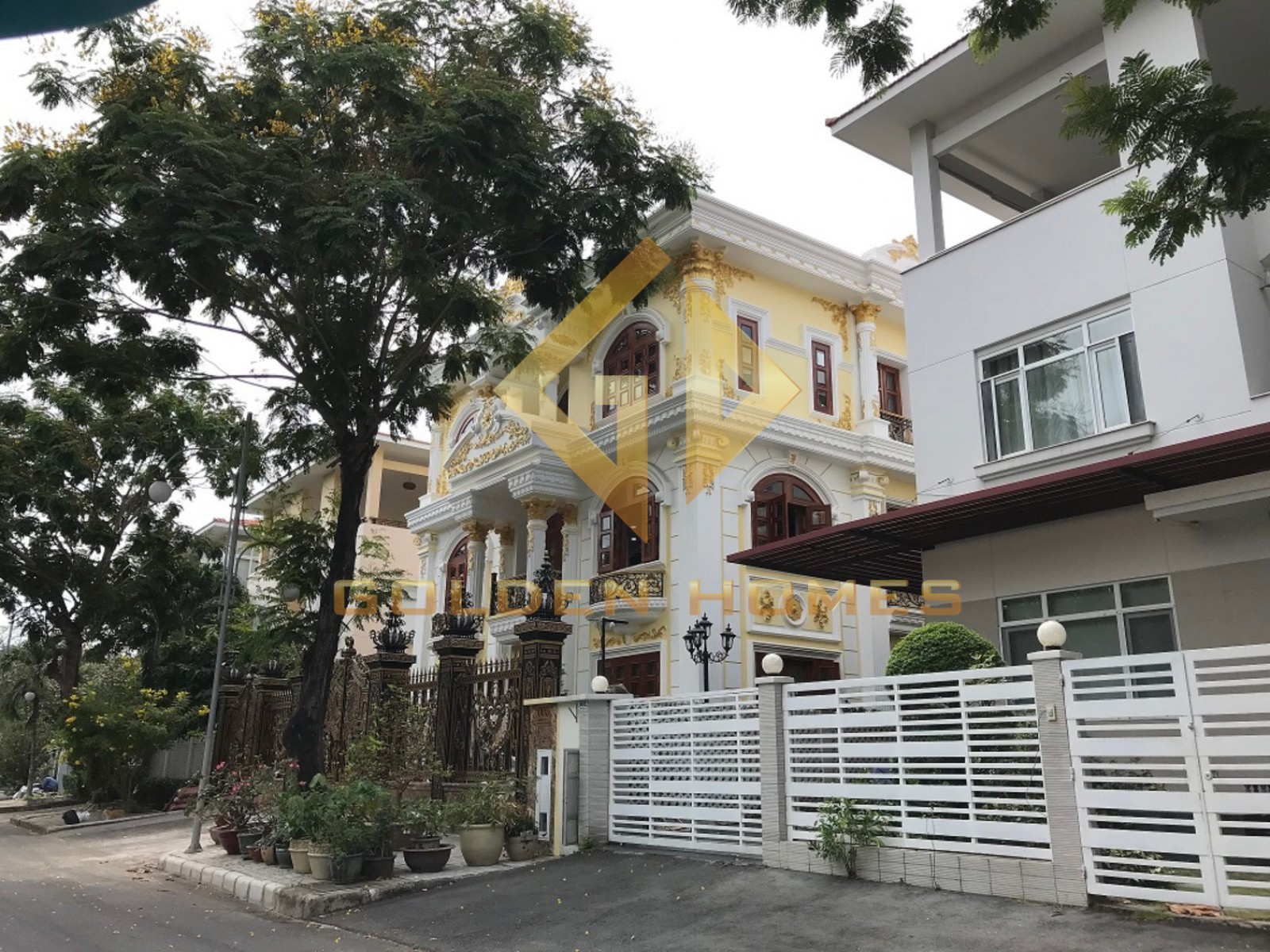 Cần bán nguyên căn nhà phố góc đường Phạm Thái Bường, Quận 7. - 6433