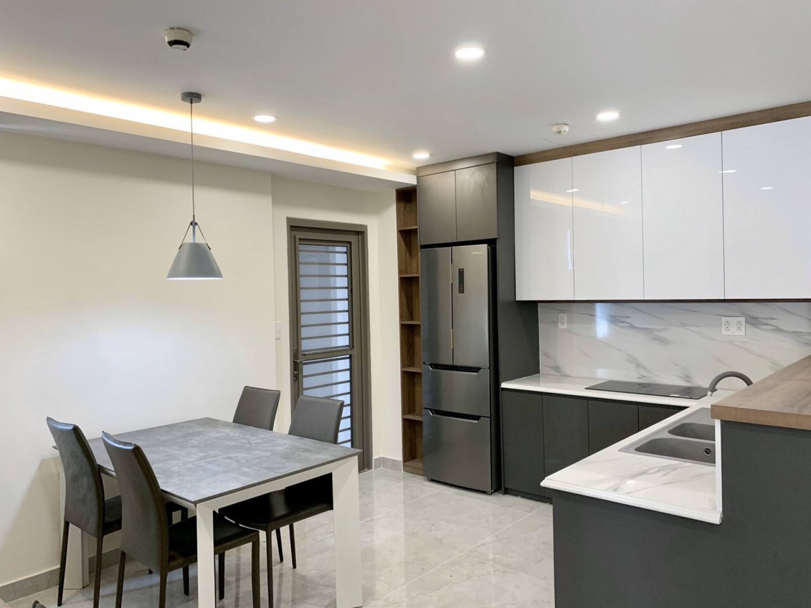 Cho thuê chính chủ căn hộ Grand View C Phú Mỹ Hưng, Q7 DT 158m2,3PN, view sông,nội thất dính tường