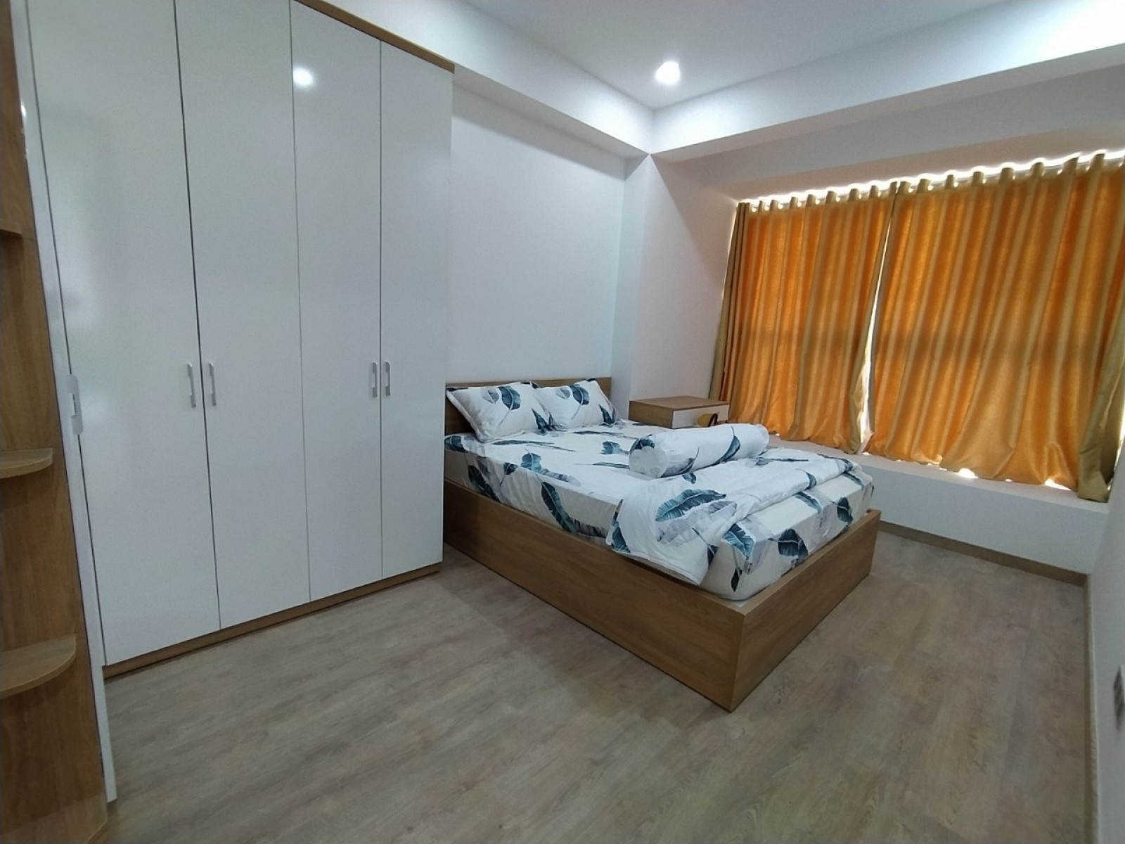 Cho thuê gấp căn hộ Garden Plaza 1, PMH, Q7 DT 147m2, giá 23.5 triệu/th, view kênh đào thoáng mát