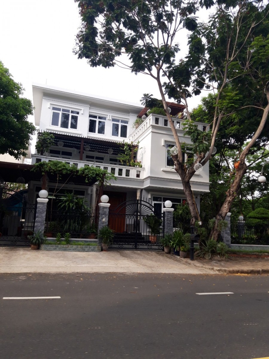 Cho thuê biệt thự đơn lập Nam Thông 1, Phú Mỹ Hưng nhà mới 100% có hồ bơi riêng nhà đẹp full nội thất LH: 0902857558 THANH PHONG.
