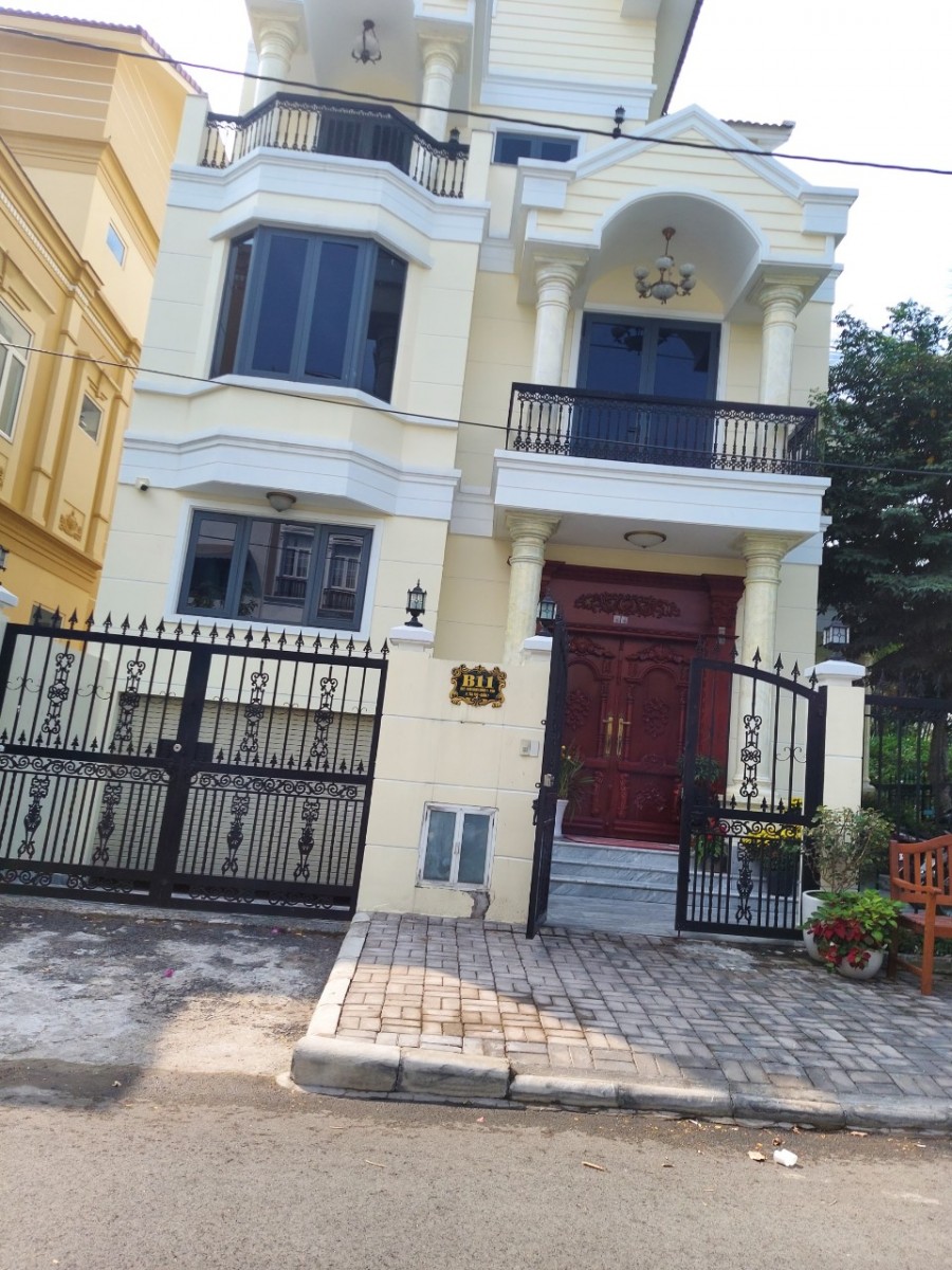 Gia đình cho thuê biệt thự sân vườn Hưng Thái - Phú Mỹ Hưng, Quận 7 nhà mới 100% LH: 0902857558 THANH PHONG.