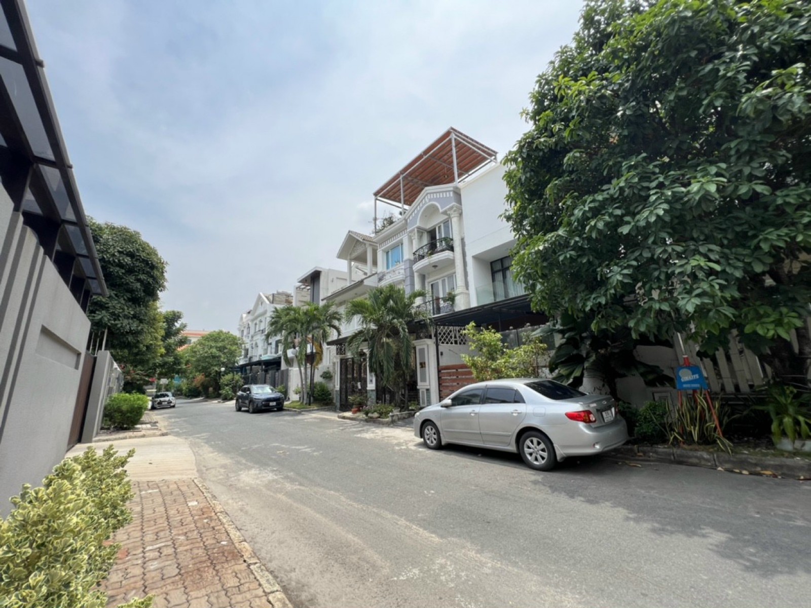 Cần bán nhanh biệt thự khu Nam Thiên 1, Phú Mỹ Hưng,Quận 7. DT: 8x18m, giá: 49,5 tỷ, 4PN, 3WC. LH: 0917857039