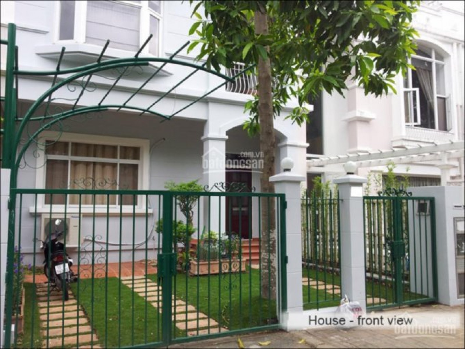 Bán gấp biệt thự liền kề Mỹ Thái 1 - Phú Mỹ Hưng, quận 7, 7x18m = 126m2, hướng TN, thiết kế hiện đại.