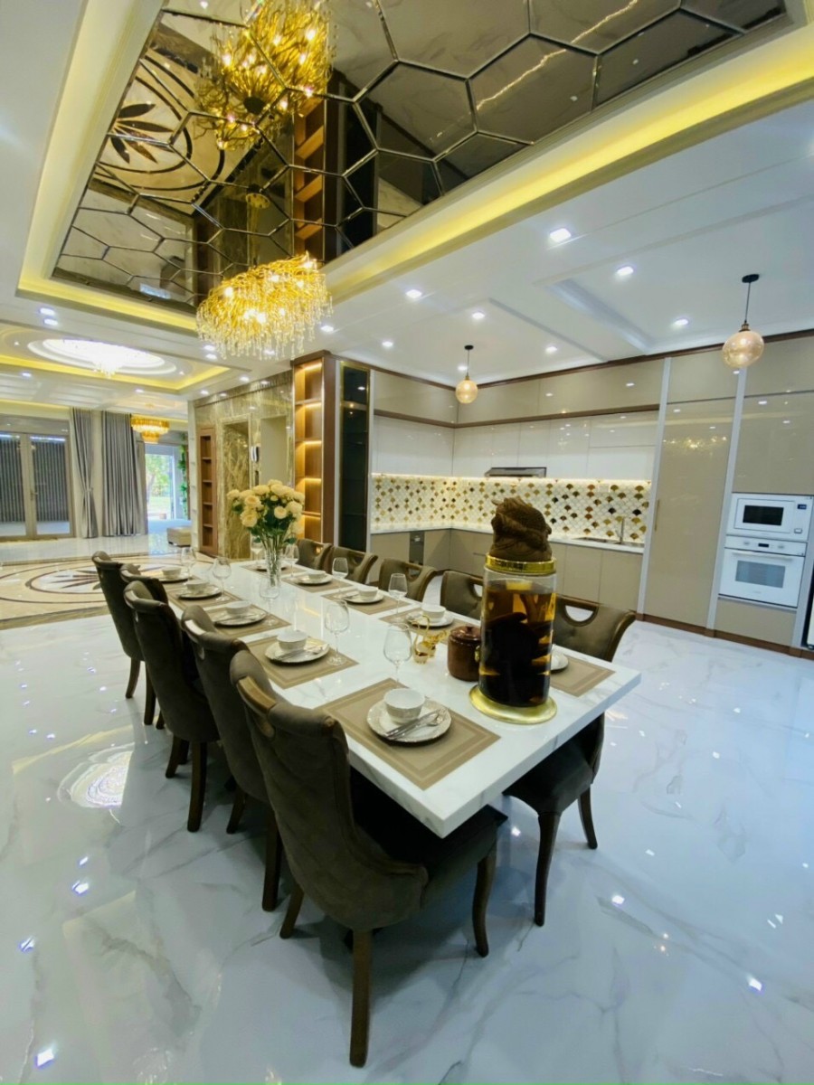 Gia đình cho thuê biệt thự sân vườn Hưng Thái - Phú Mỹ Hưng, Quận 7 nhà mới 100%