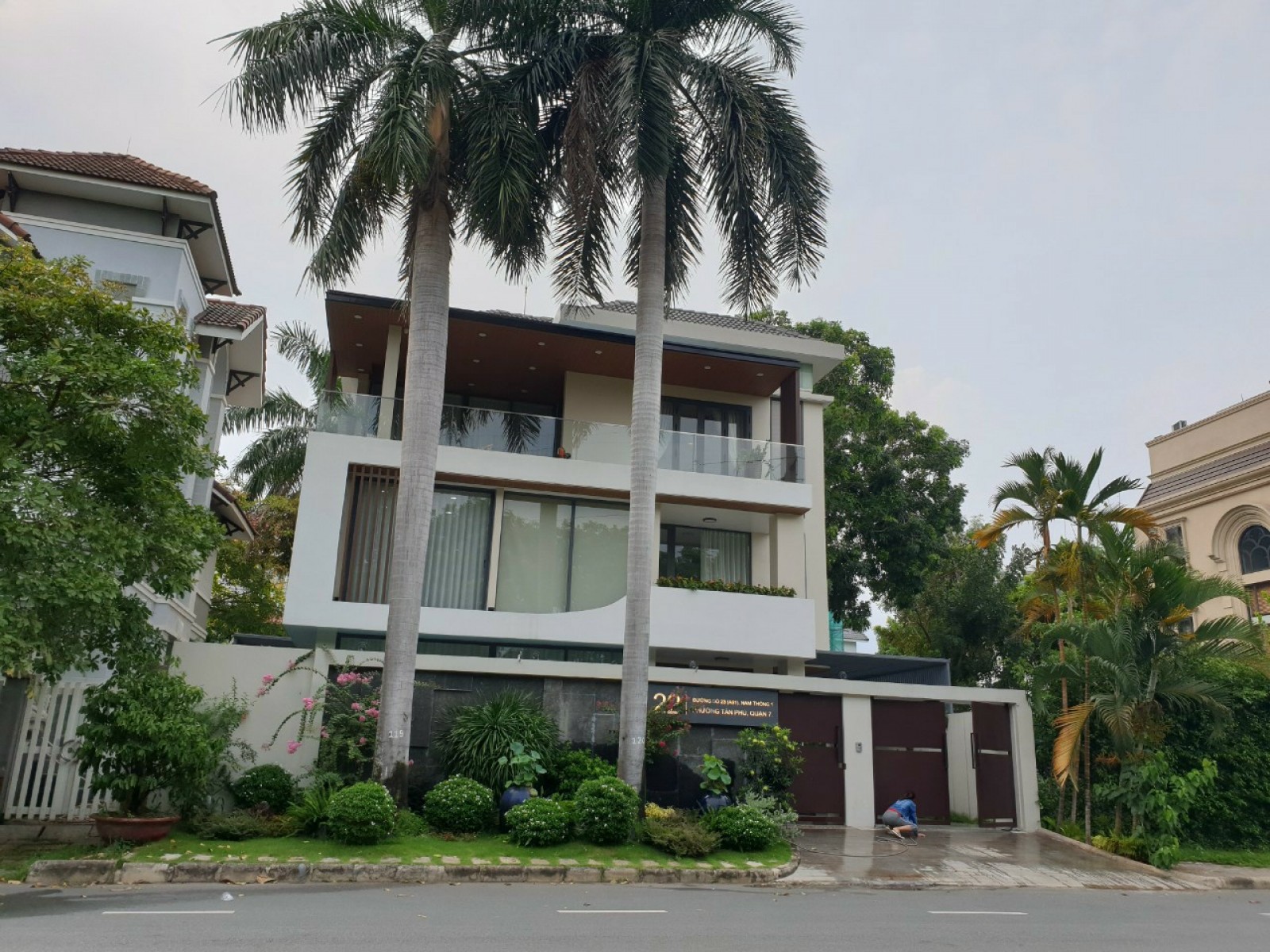 Bán biệt thự Nam Thông đường 23, 15x18m, giá 98 tỷ. Phú Mỹ Hưng, Q7.LH: 0946972730 Tân.