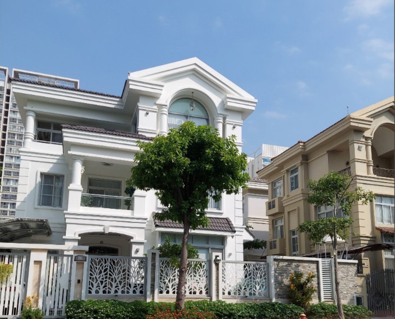 Bán biệt thự liên kế Hưng Thái - Phú Mỹ Hưng, Quận 7 DT: 126m2 giá 30 tỷ rẻ nhất thị trường LH: 0906385299 MAI HÀ.