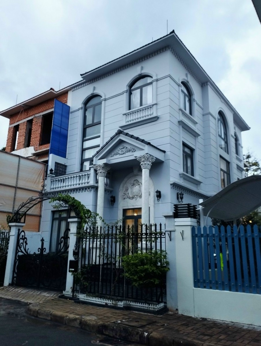 Bán biệt thự song lập Mỹ Hưng, Phú Mỹ Hưng, Q7. DT: 9,5x18,5m, giá: 56 tỷ. LH: 0946972730 Tân.