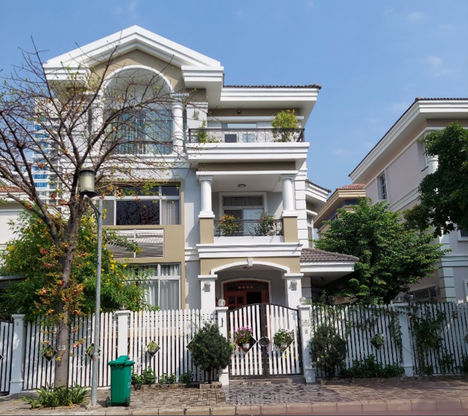 Kẹt tiền bán gấp biệt thự liền kề Nam Thông - Phú Mỹ Hưng - Q. 7 DT: 164m2 thiết kế 1 trệt 2 lầu giá: 36 tỷ. LH: 0902857558 THANH PHONG.