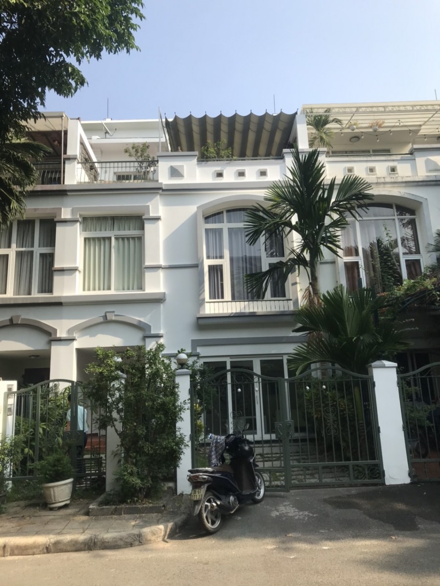 Cho thuê gấp biệt thự Hưng Thái, PMH, Q7, giá 30 triệu/tháng, nhà mới sơn sửa, thoáng mát giá cực rẻ. LH 0909875012 MS NGA