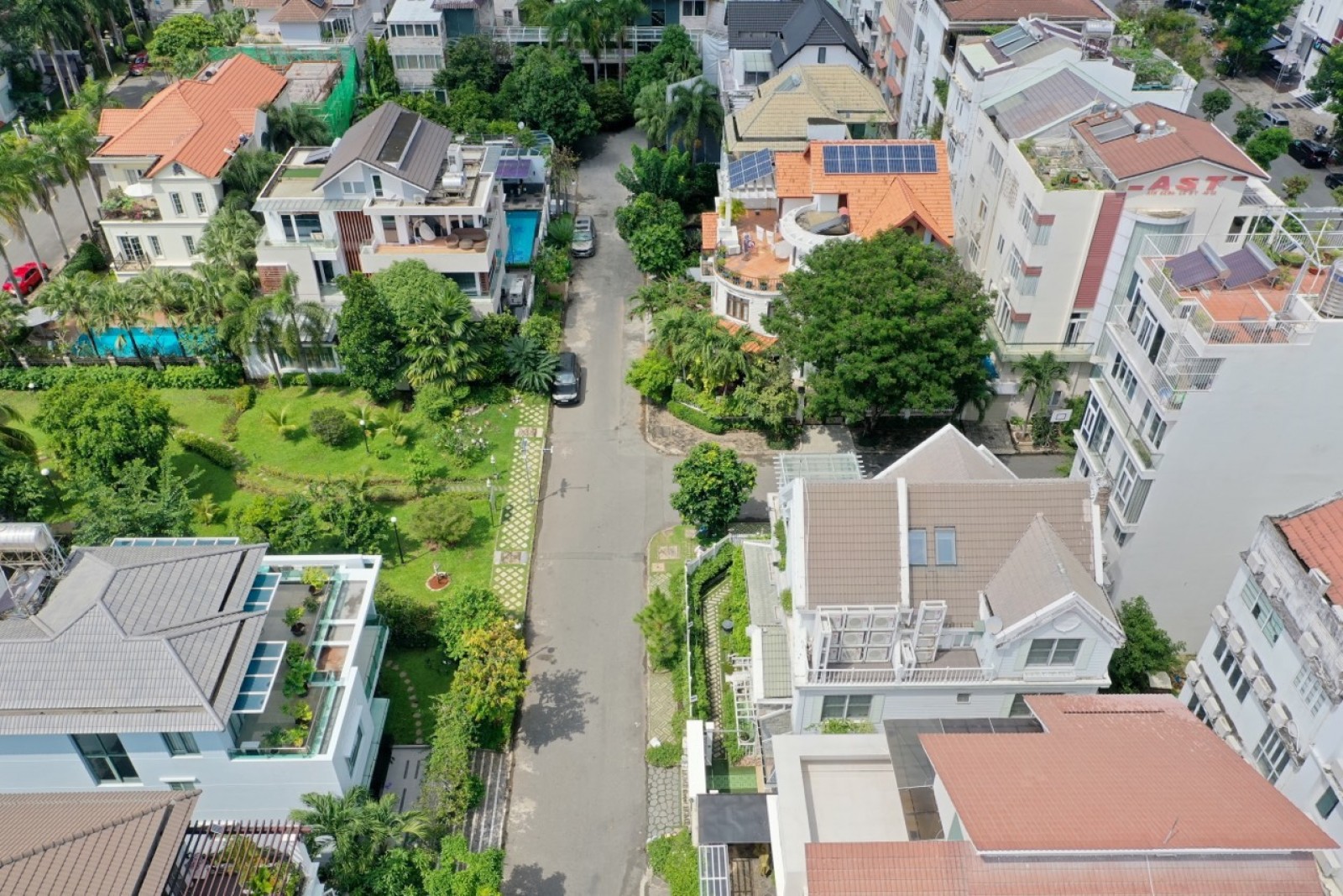 ĐÁO HẠN NGÂN HÀNG Bán Gấp Biệt thự đơn lập Nam Thiên, Hà Huy Tập, Quận 7 GIÁ RẺ CÓ SỔ HỒNG