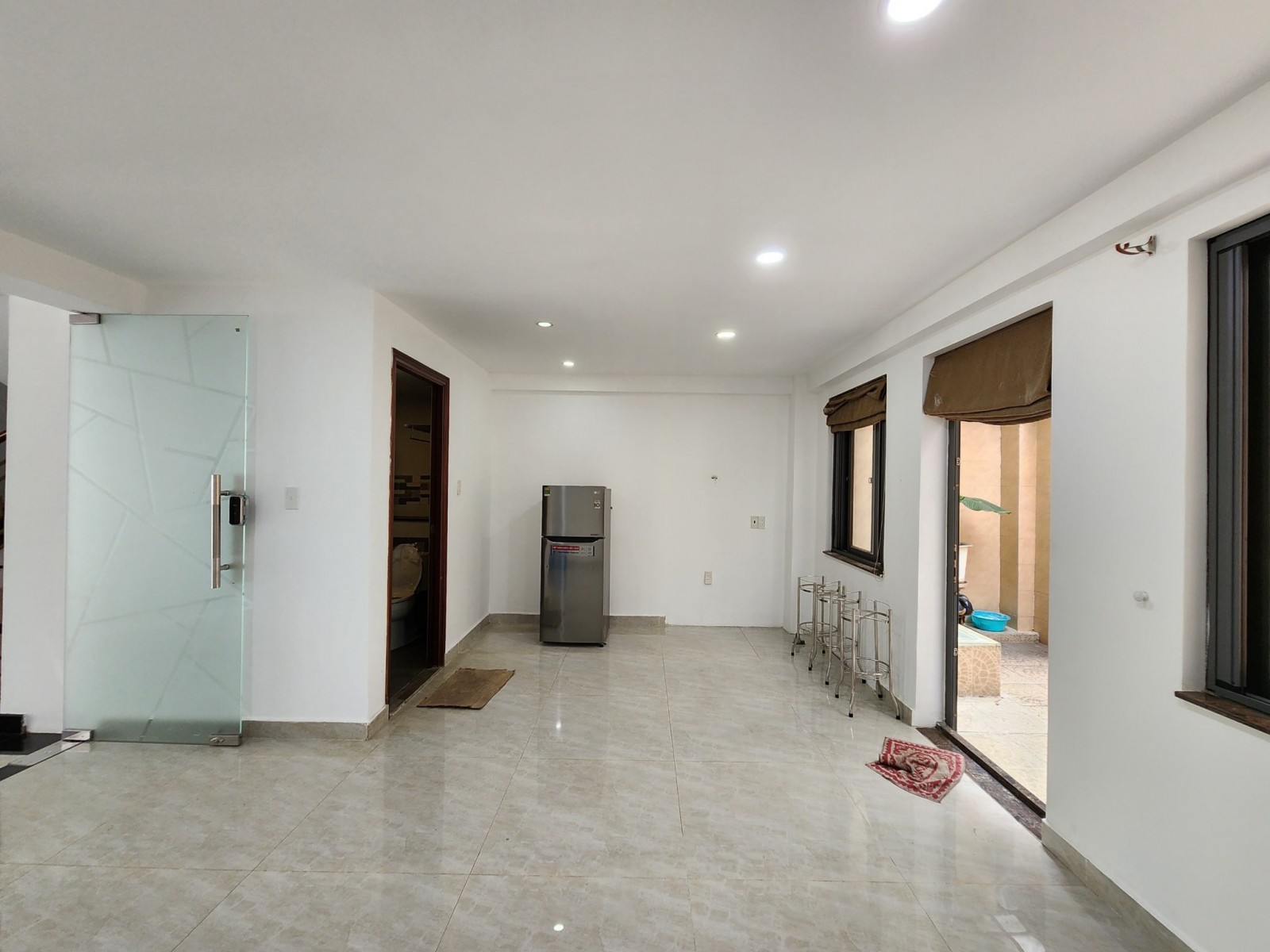 Mặt bằng trệt lửng đường lớn 17m giá 24 triệu, khu Hưng Gia PMH, Q7 - 10327