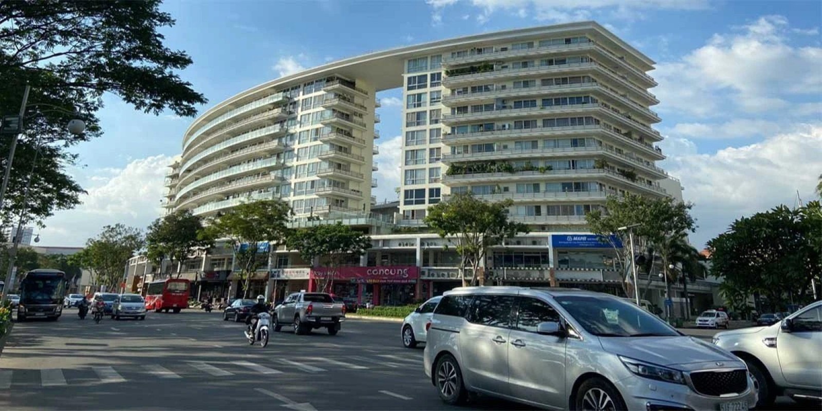 Bán căn shop grandview 154m2 căn góc nhìn ra đường nguyễn đức cảnh, q7