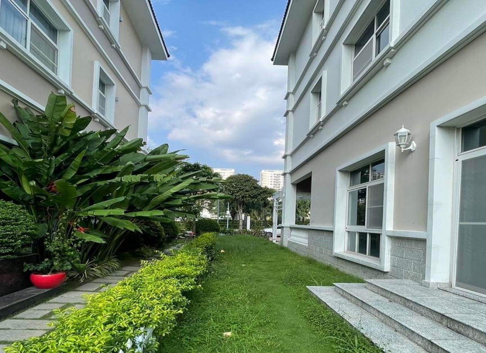 bán hạ giá biệt thự chateau 3 mặt công viên cực đẹp sát trường canada - 11161