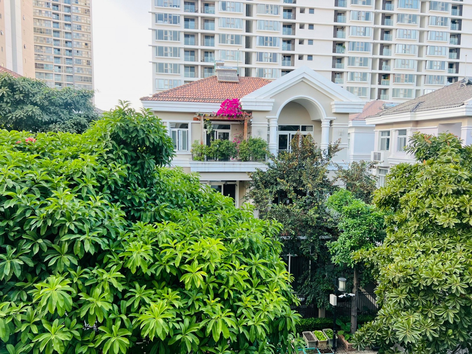 bán giá rẻ biệt thự nam viên 7*18m, 3 lầu ngay phú mỹ hưng, quận 7