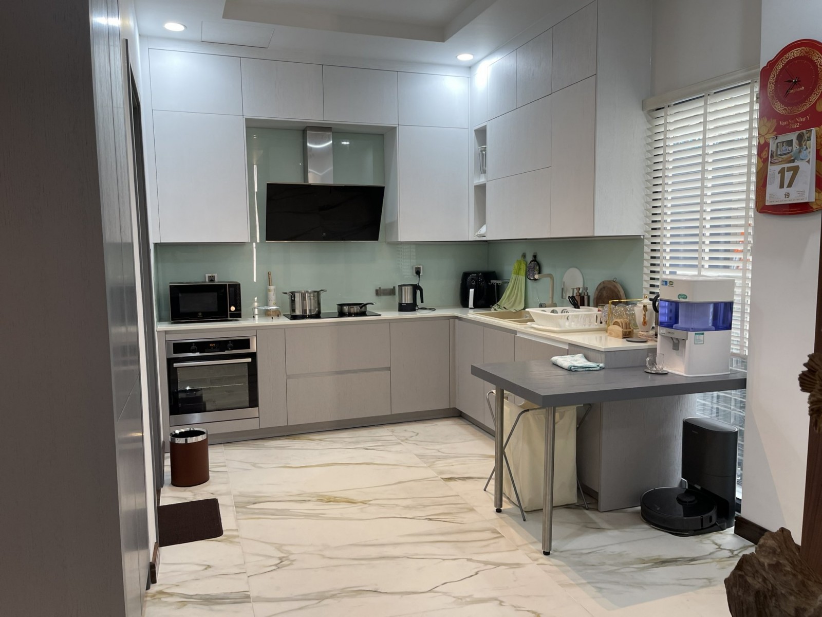 bán căn biệt thự liên kế mỹ thái 1, nhà mới decor đẹp ngay phú mỹ hưng