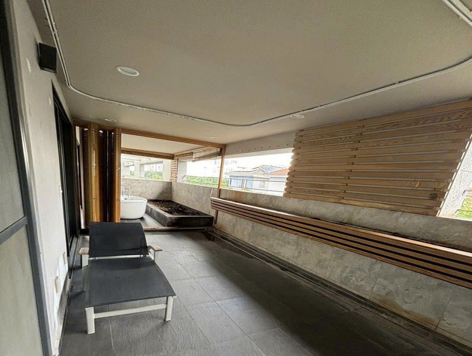 Bán gấp căn hộ Nam Phúc 121m2 + 48m2 sân vườn tầng 2 view công viên - 12107