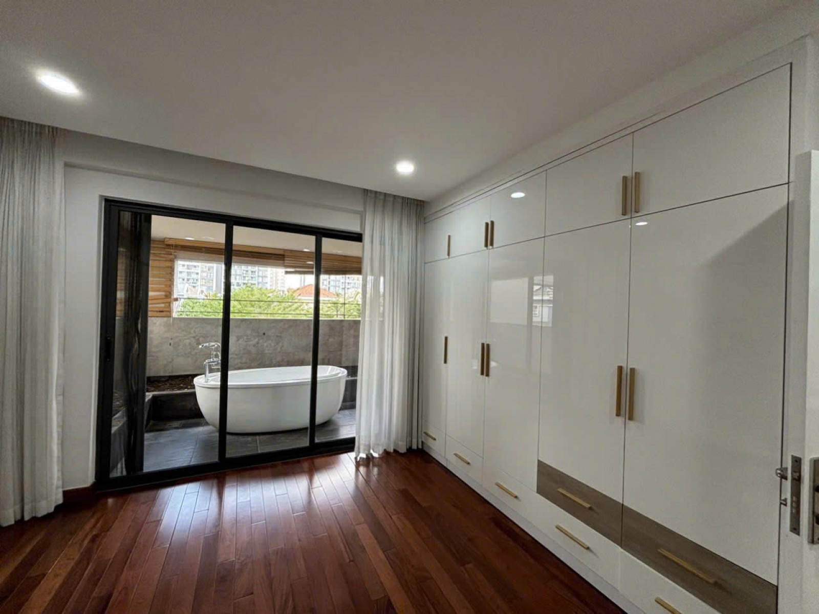 Bán gấp căn hộ Nam Phúc 121m2 + 48m2 sân vườn tầng 2 view công viên - 12110