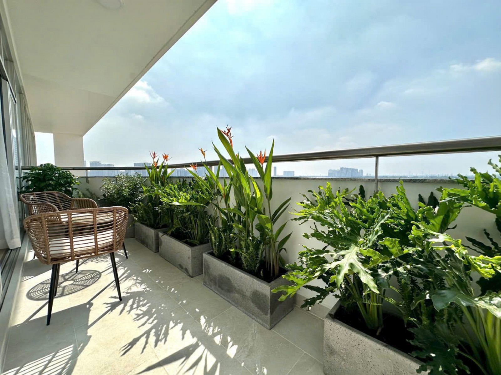 Bán gấp căn hộ Tophouse Garden Court 2, 118m2, 2 mặt view PMH cực đẹp - 12359