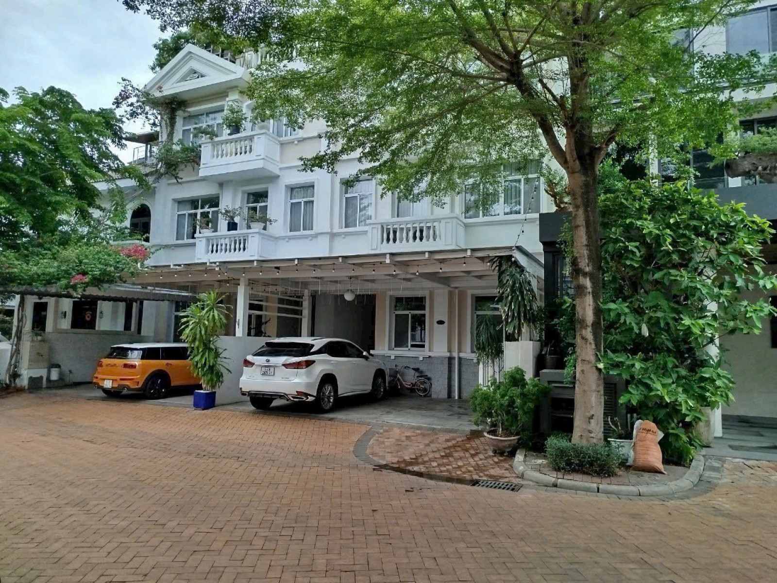 Bán Biệt thự vườn Chateau 3, 7.5*26m, 3 lầu, nội thất đẹp, cạnh hồ bơi - 12699