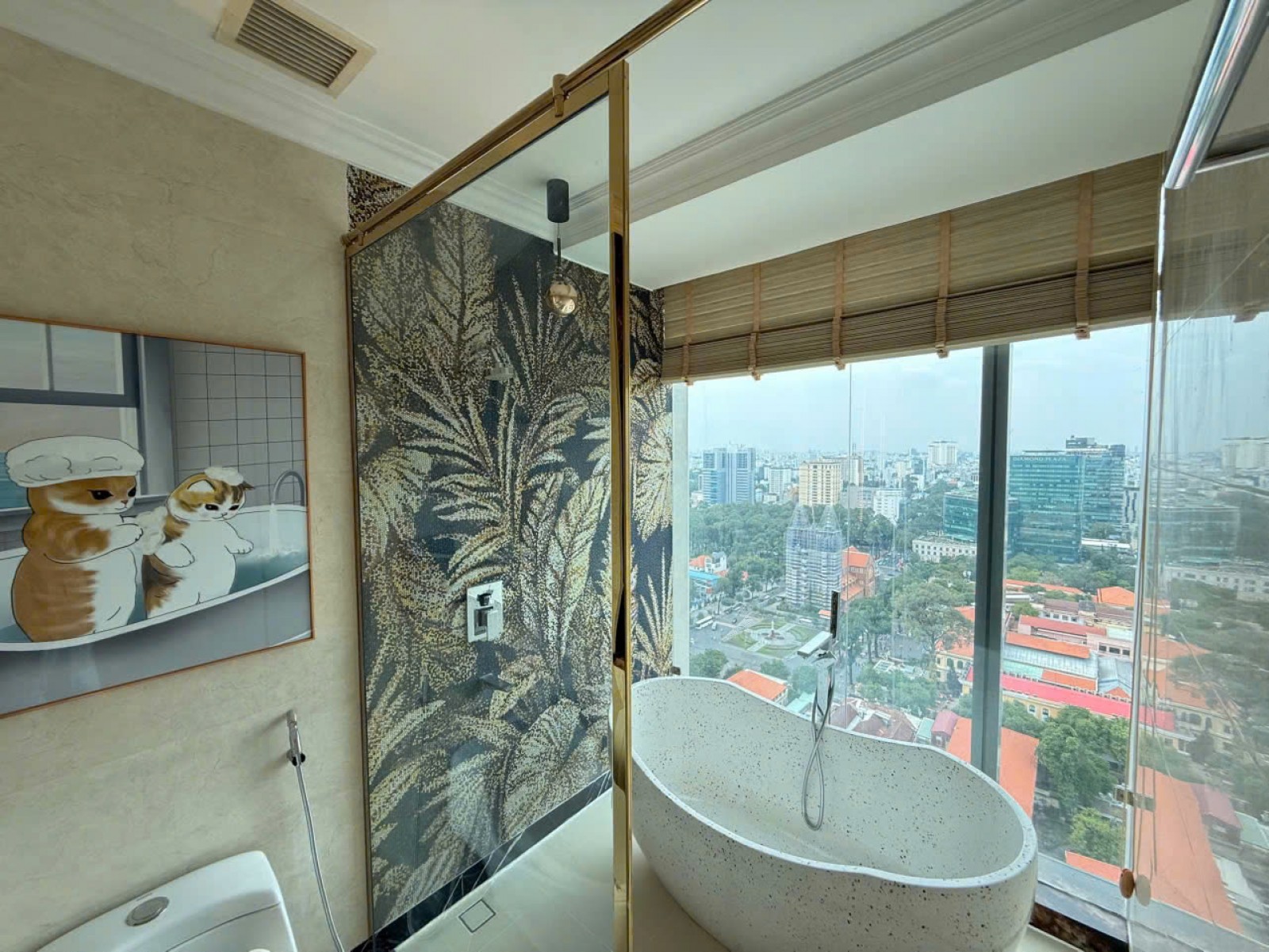 Cần bán căn hộ Vincom Center - Quận 1, 205m2, 4PN, góc 2 view cực đỉnh - 13108