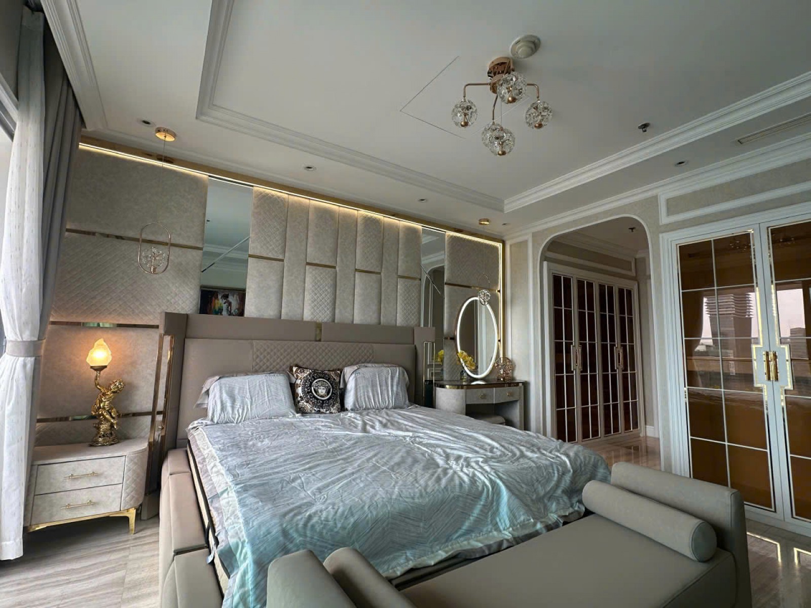 Cần bán căn hộ Vincom Center - Quận 1, 205m2, 4PN, góc 2 view cực đỉnh - 13107