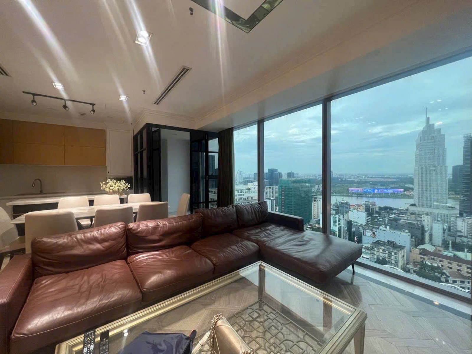 Bán gấp CHCC Vincom Center - Đồng Khởi, view sông, nhà đẹp ngay trung tâm Quận 1 - 13634