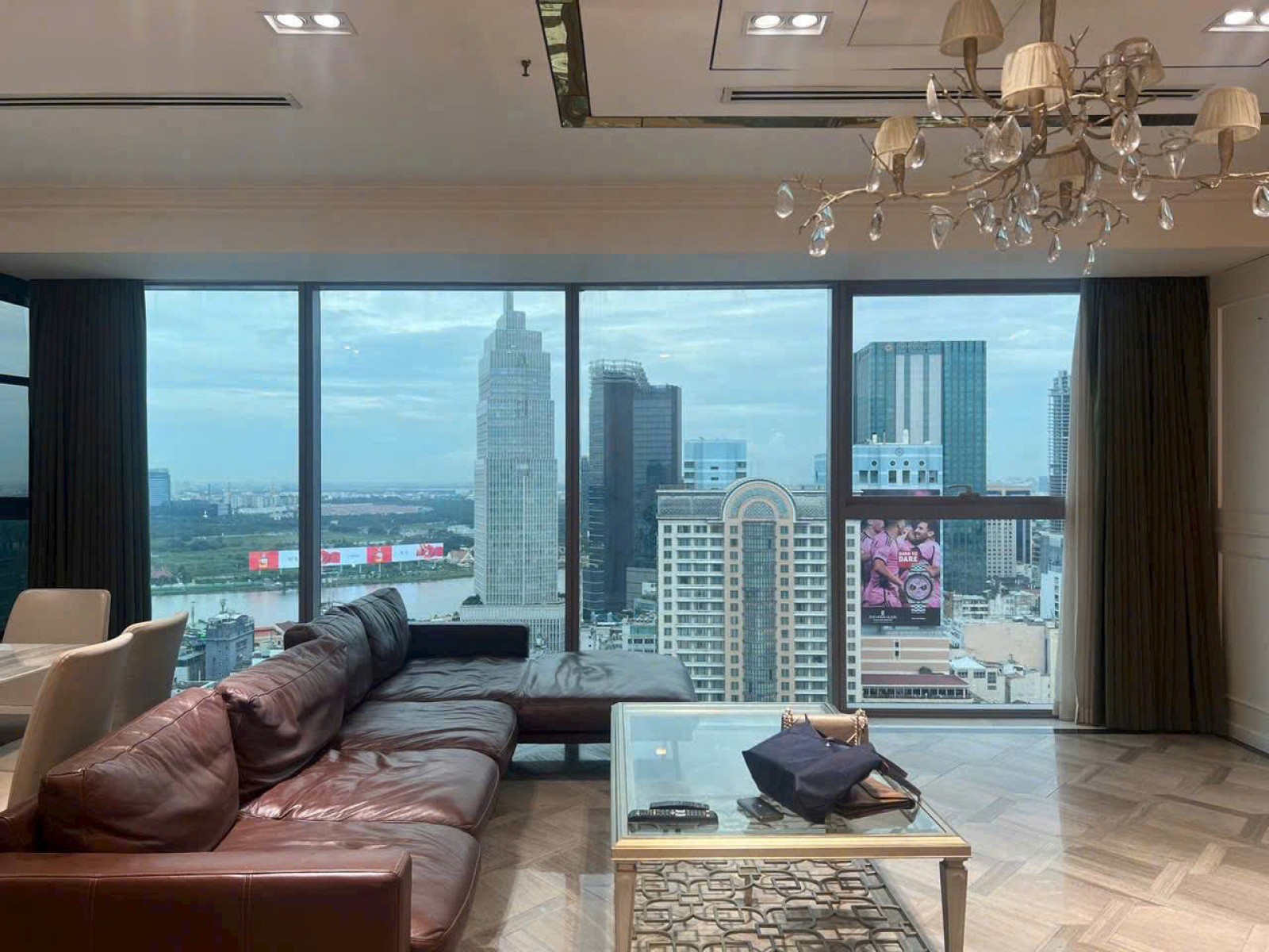 Bán gấp CHCC Vincom Center - Đồng Khởi, view sông, nhà đẹp ngay trung tâm Quận 1