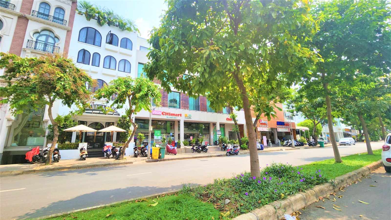 Cho thuê nhà Nam Thiên, 126m2, 3 lầu ngay đường đôi Hà Huy Tập, Quận 7