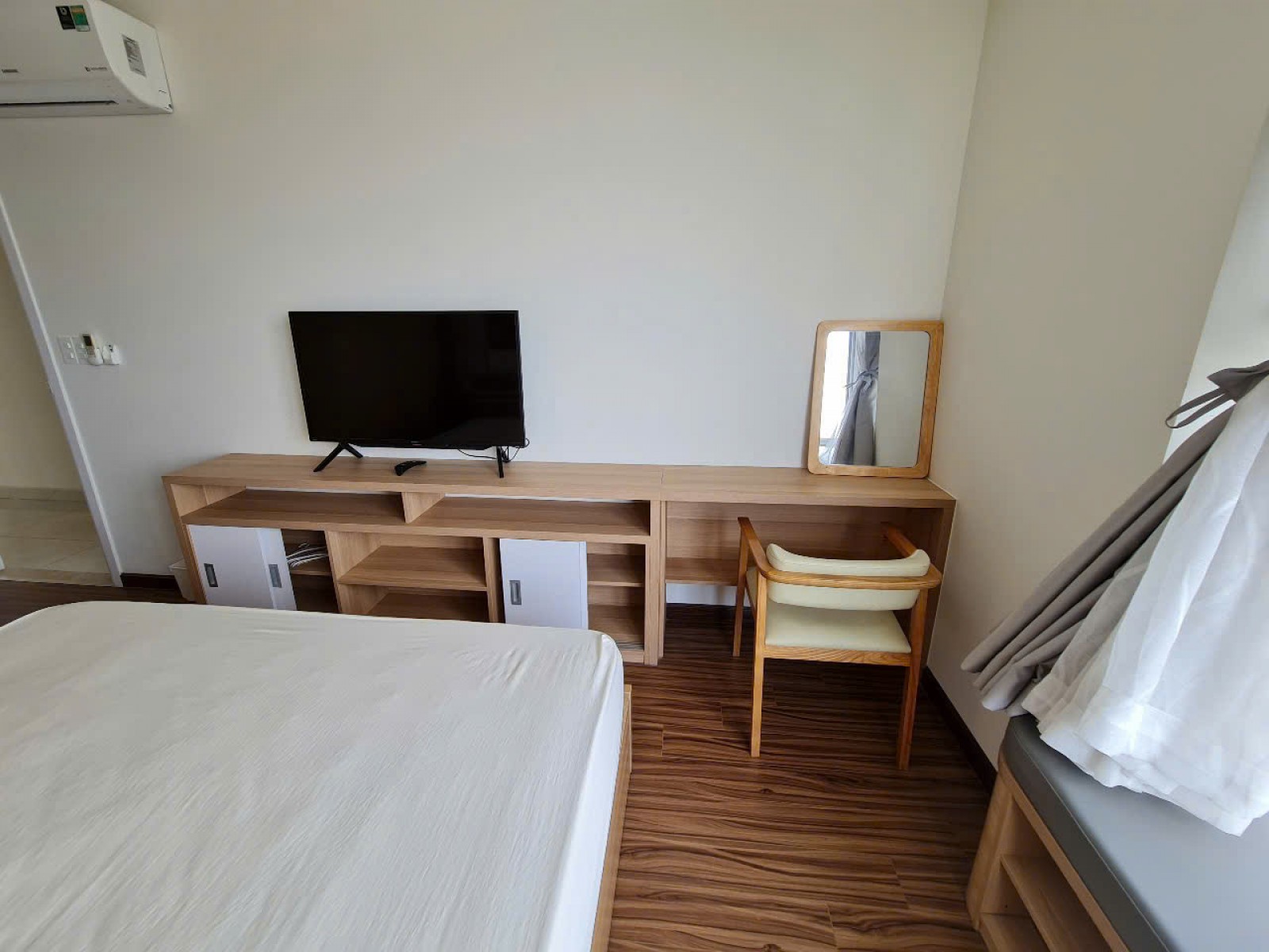 Cho thuê căn hộ Hưng Phúc 100m2, 3PN, lầu cao, full nội thất ngay PMH - 13810