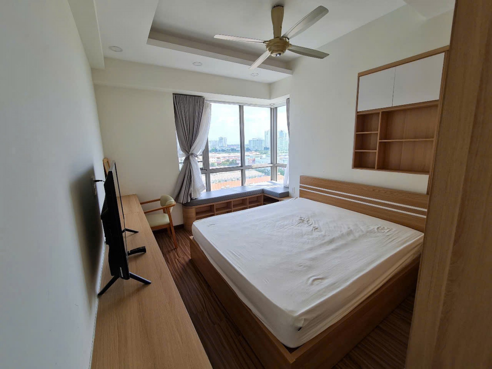 Cho thuê căn hộ Hưng Phúc 100m2, 3PN, lầu cao, full nội thất ngay PMH - 13812
