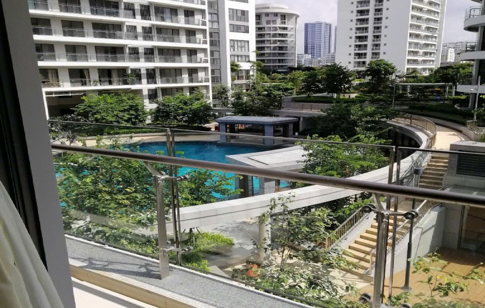 Cho thuê căn hộ Riverpark premier 123m2, 3PN, có nội thất, nhìn hồ bơi
