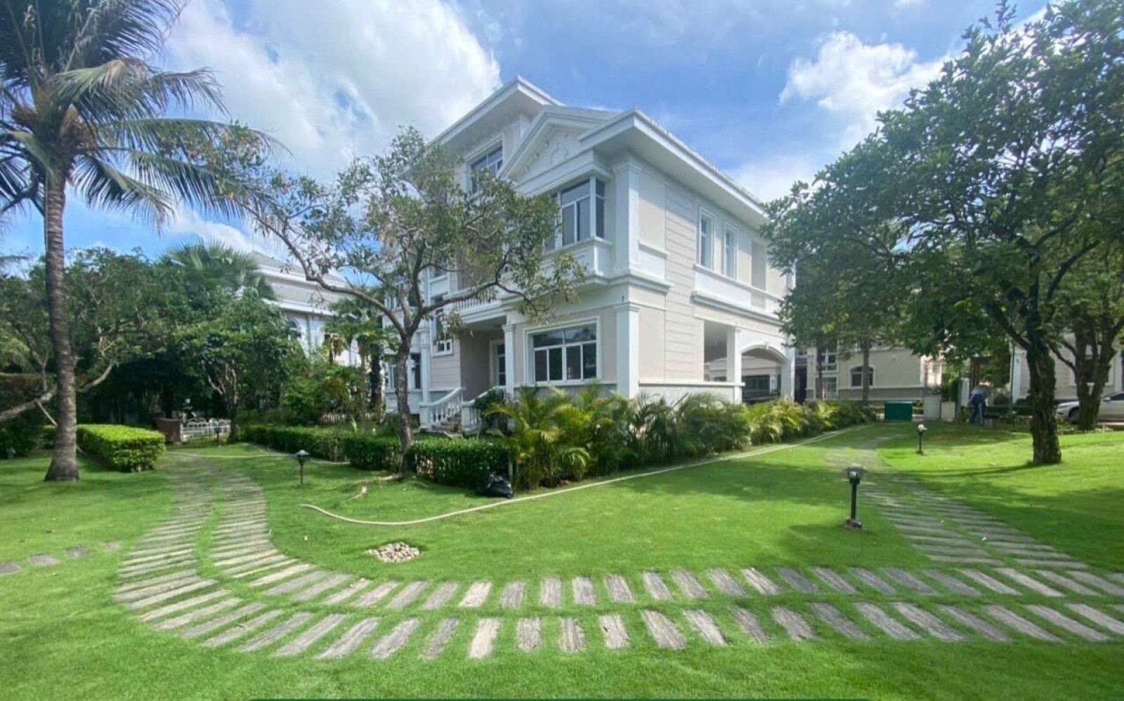 Bán Biệt thự Siêu VIP Chateau 667m2, căn Góc view sông cực đẹp ngay khu biệt lập Phú mỹ hưng