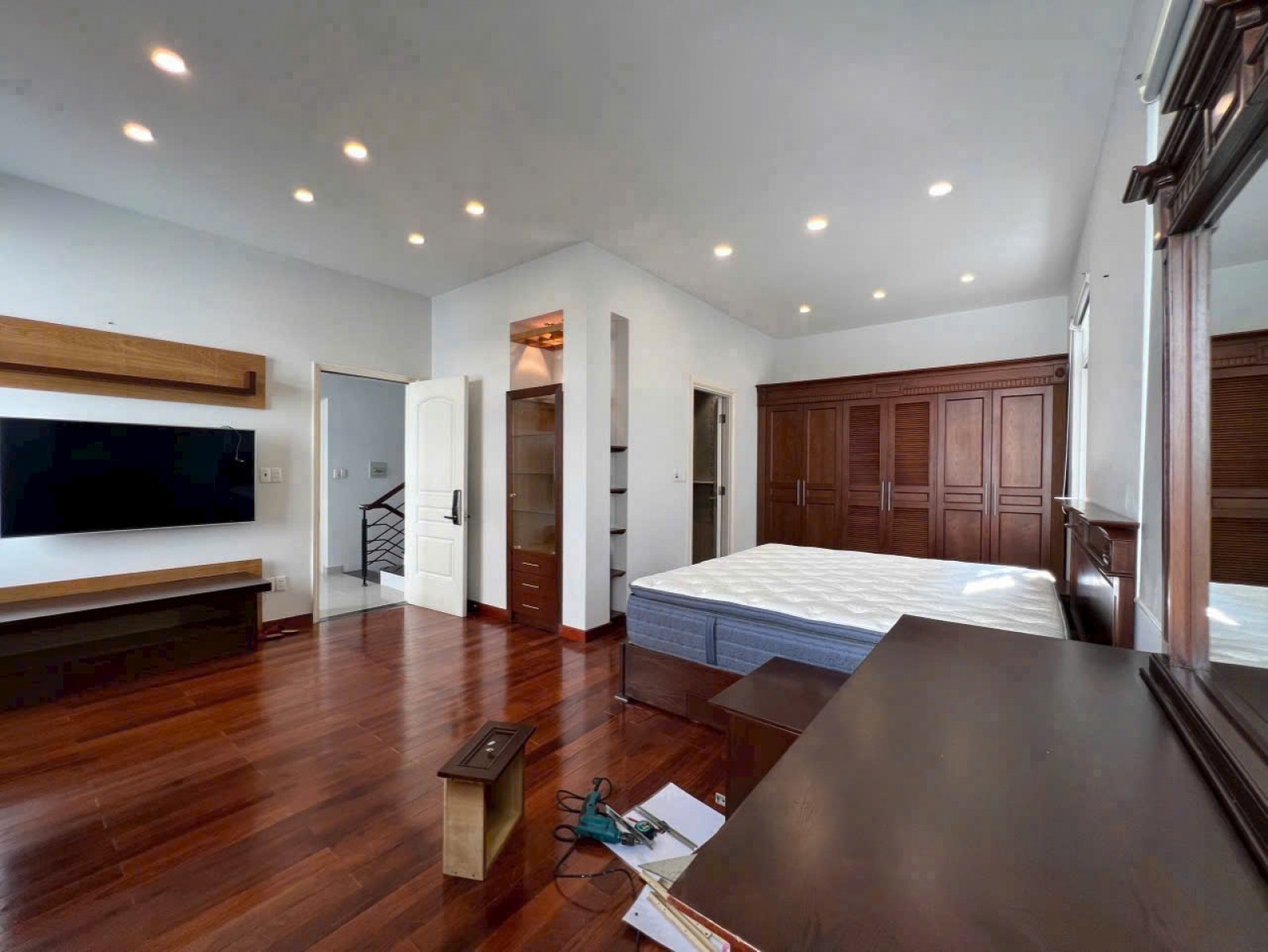 Cho thuê Biệt thự Mỹ Quang 200m2, 3 lầu ngay đường 10 tây Phú mỹ hưng - 14009
