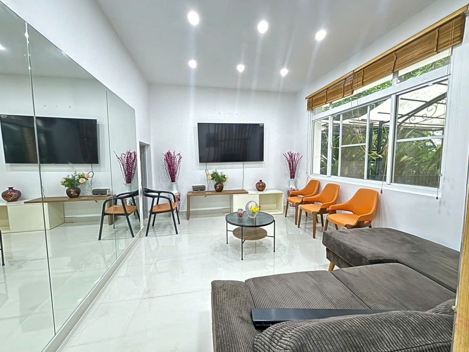 Cho thuê biệt thự Mỹ Giang 4PN, 3WC, 126m2 ngay cạnh Cầu Ánh Sao, Phú Mỹ Hưng, Tân Phong, Quận 7.
