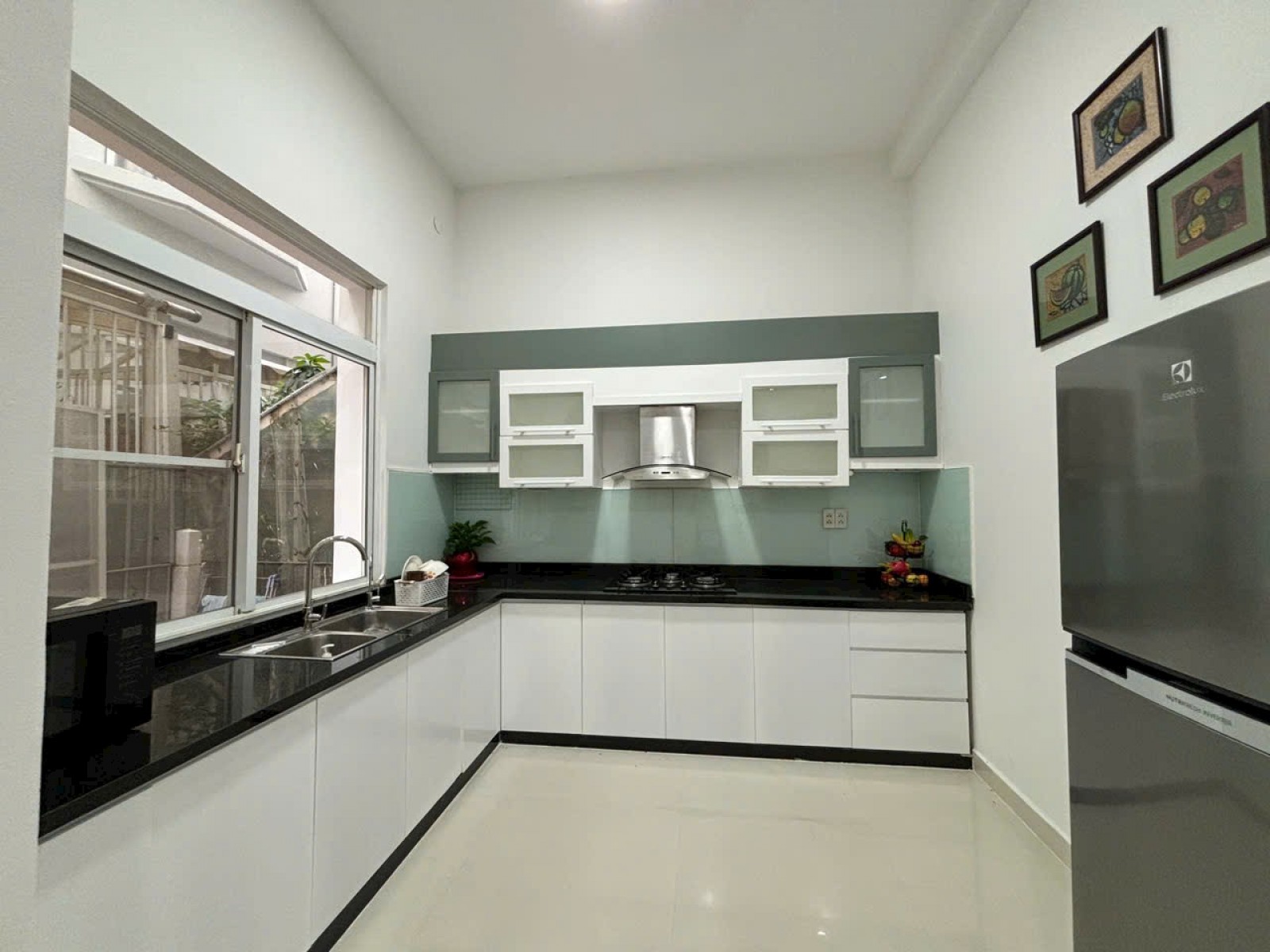 Cho thuê biệt thự Mỹ Giang 4PN, 3WC, 126m2 ngay cạnh Cầu Ánh Sao, Phú Mỹ Hưng, Tân Phong, Quận 7. - 14105