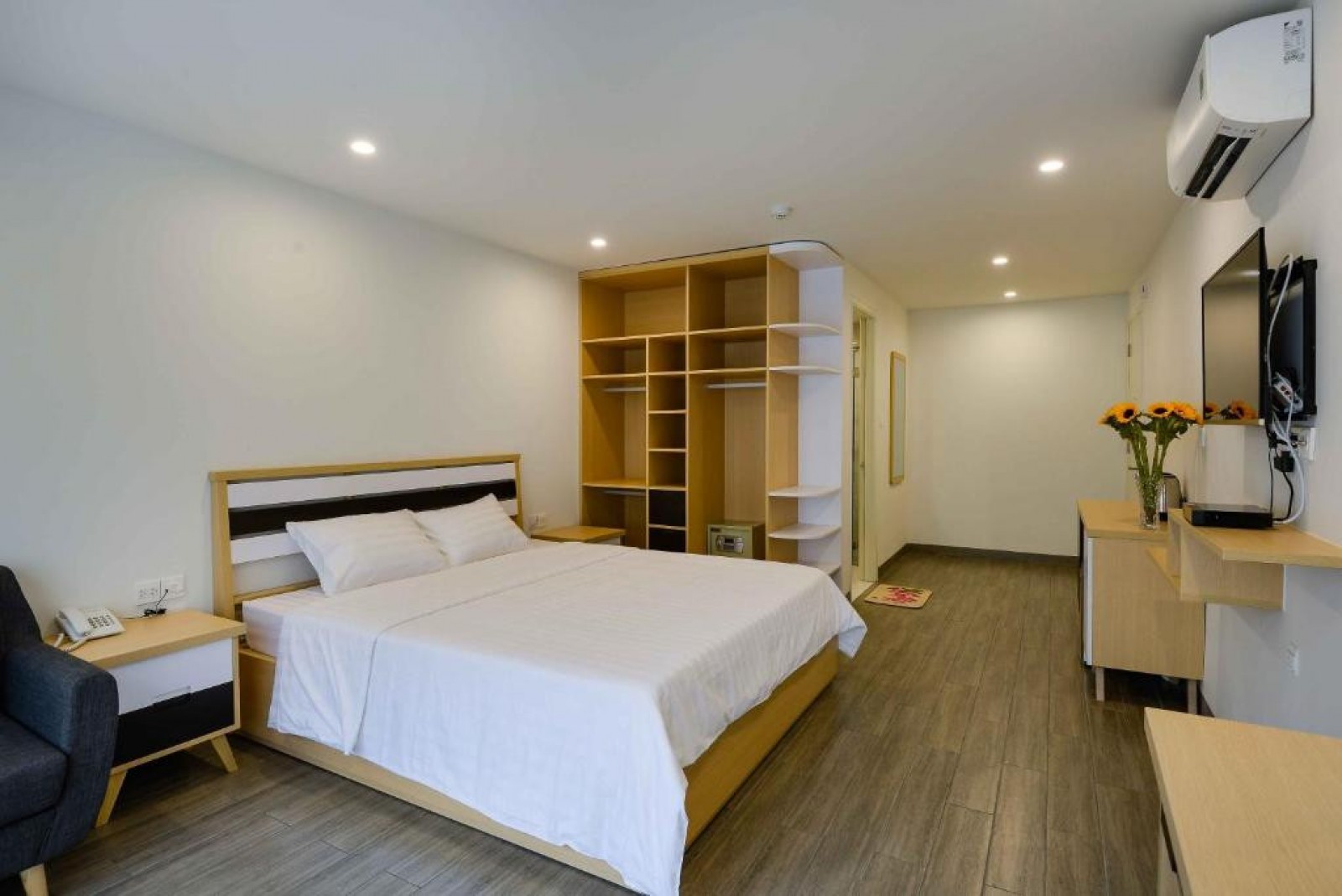 HÀNG HIẾM! Cho thuê Nhà phố Hưng Phước 9P căn hộ dịch vụ Full nội thất