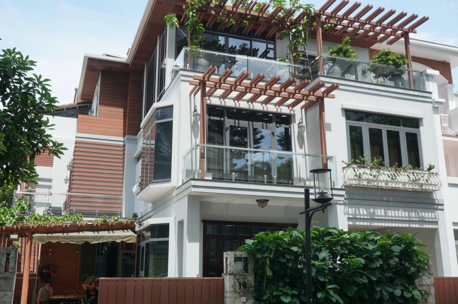 Cho thuê BT song lập Mỹ Kim đường đặng đức thuật giá 50 triệu/tháng. LH: 0917857039