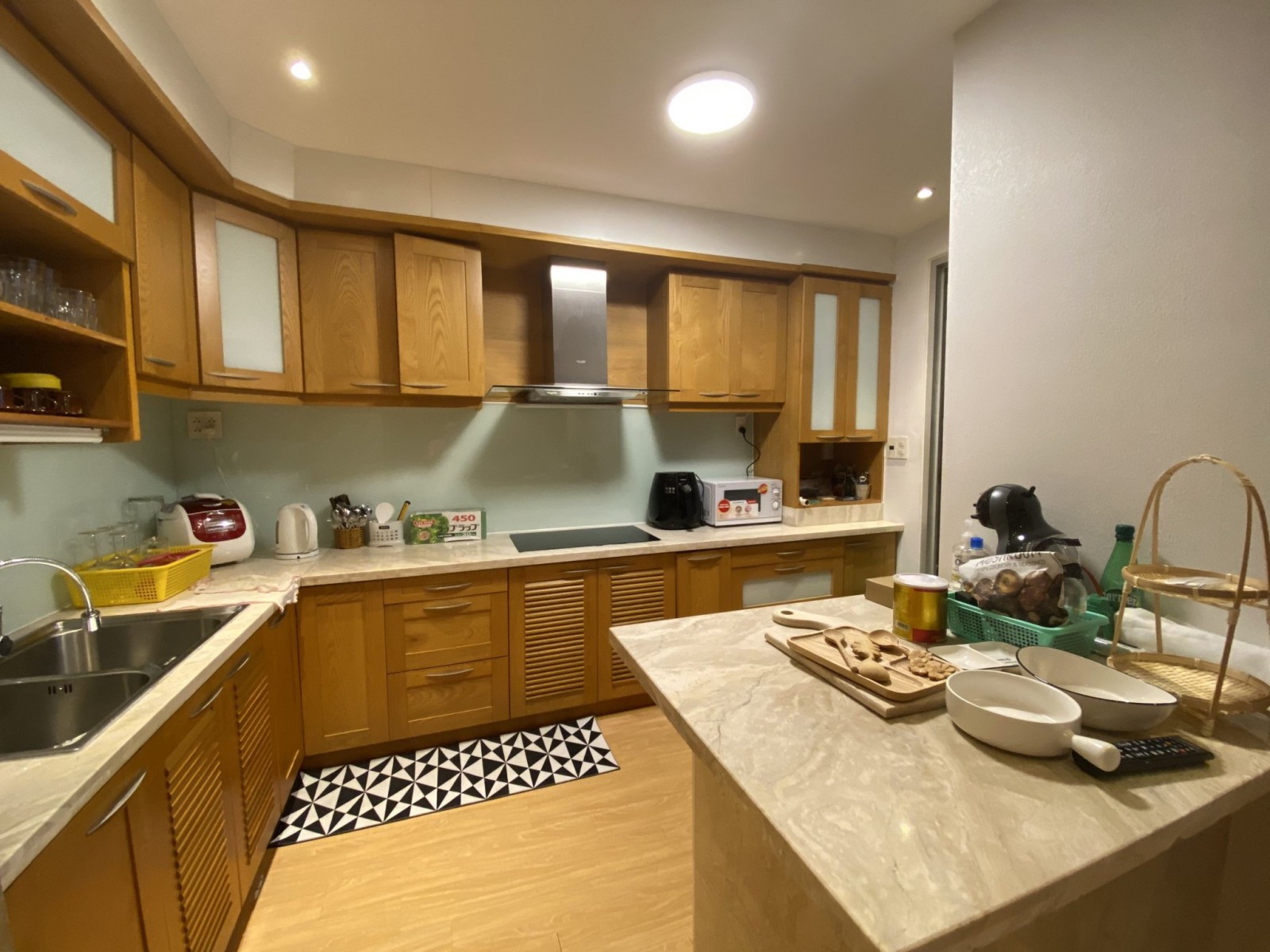 Cho thuê Grand Court 2, PMH, Q7, full ban công,view sông đẹp, DT 136m2, giá 25 triệu/tháng