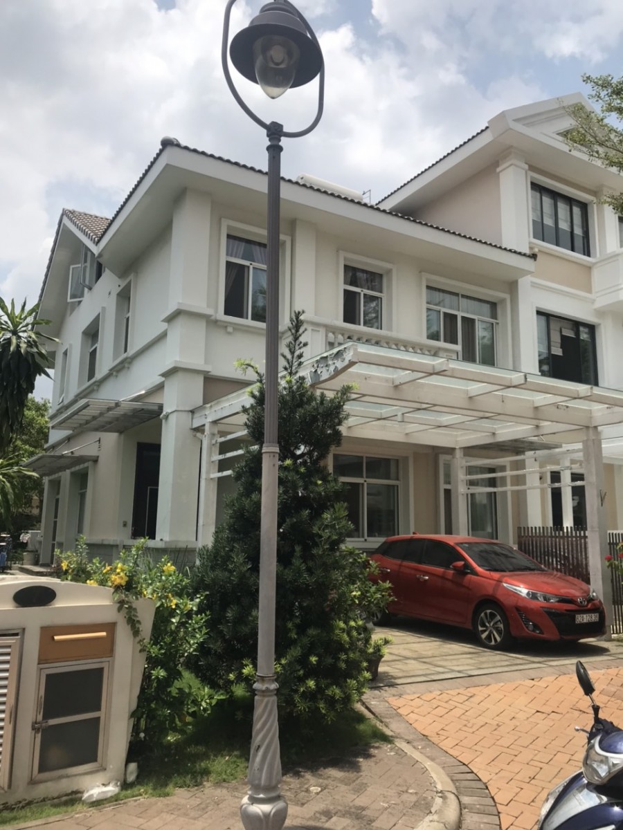 Bán Gấp Biệt thự đơn lập tự xây Nam Quang, khu Phú mỹ hưng, căn góc đường lớn.