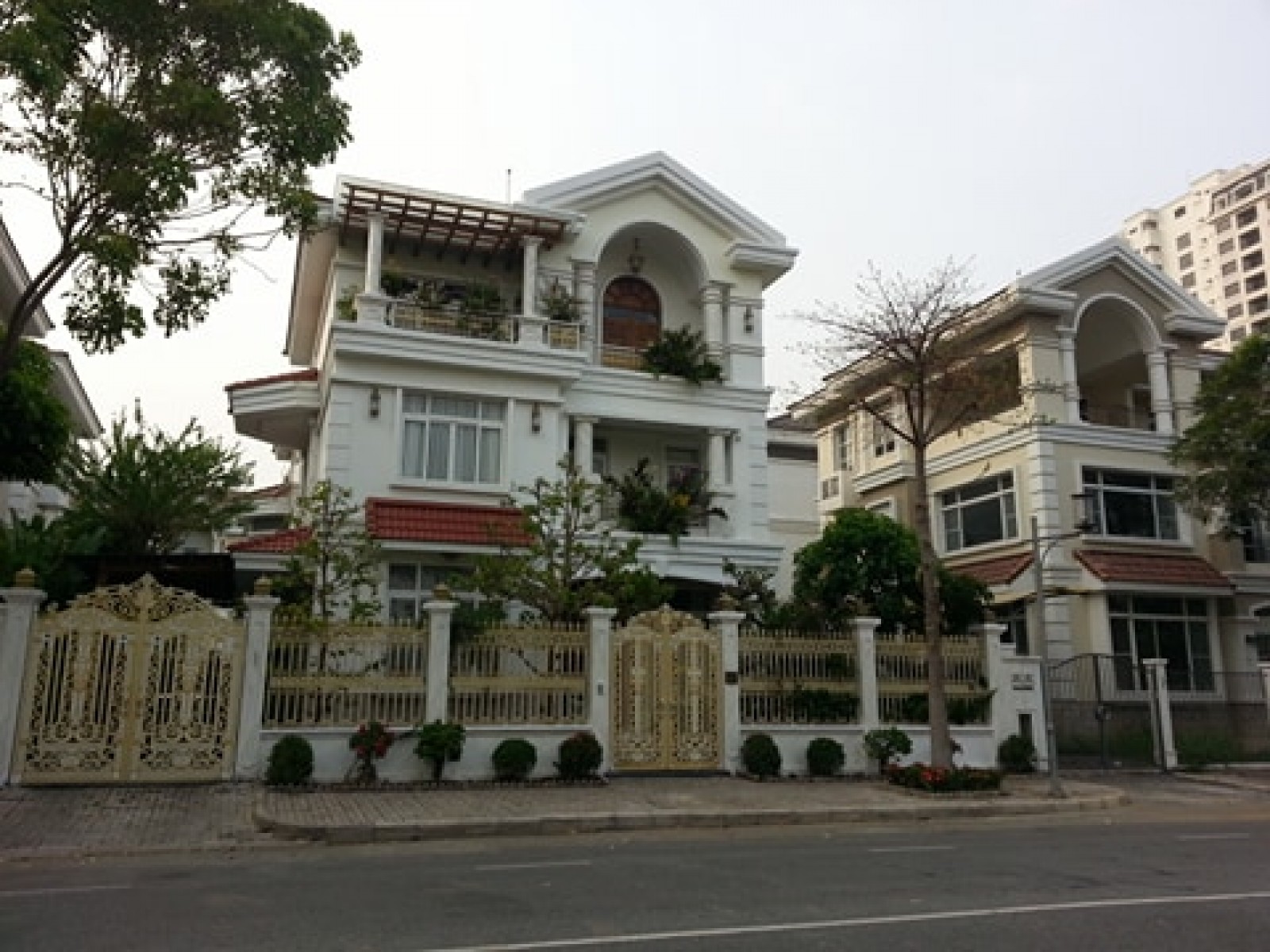 Ngay tại cạnh Hồ Bán Nguyệt (cầu ánh sao) có Bán biệt thự liền kề Mỹ Giang Phú Mỹ Hưng, Quận 7 giá vô cùng tốt.